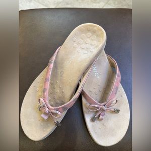 Vionic Bella II sandals size 8